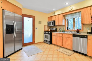 12 Fillmore Dr, Millstone, NJ 08510