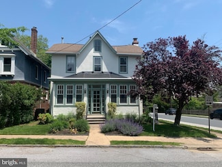 2401 W 18th St, Wilmington, DE 19806