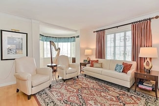 20 Chapel St Unit B909, Brookline, MA 02446