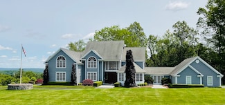 7 Old Castle Dr, Newtown, CT 06470