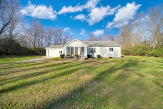 4842 Woodville Rd, Jackson, MI 49201