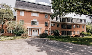 12990 W Bluemound Rd Unit 207, Elm Grove, WI 53122
