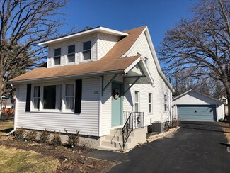 113 Maple Ave, Fox River Grove, IL 60021