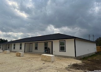 1008 County Road 4516, Castroville, TX 78009