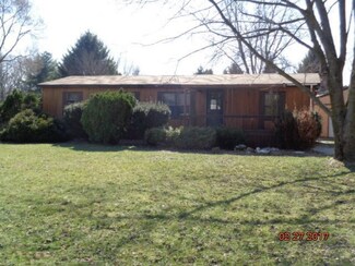 5816 Tousley Dr, Eau Claire, MI 49111