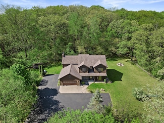 W325S6995 Squire Ln, Mukwonago, WI 53149