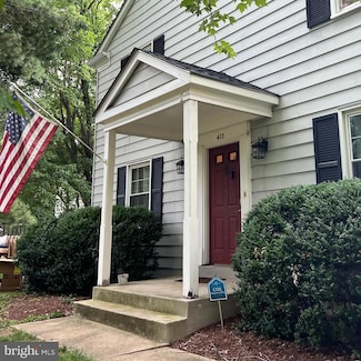 413 Maple Ct, Herndon, VA 20170
