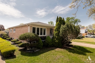 6755 W 87th Place, Oak Lawn, IL 60453