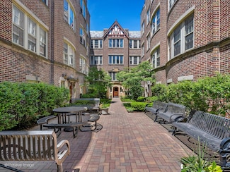 1128 Washington Blvd Unit 2A, Oak Park, IL 60302