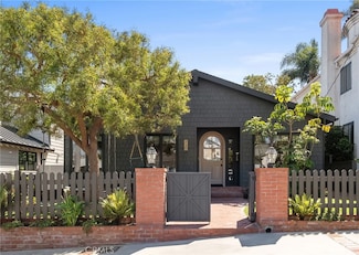 720 36th St, Manhattan Beach, CA 90266