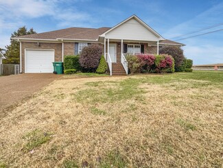 2102 Geneva Dr, Thompsons Station, TN 37179