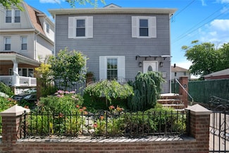 212 Beach 118th St, Rockaway Park, NY 11694