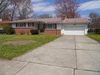 1648 Dodge Dr NW, Warren, OH 44485