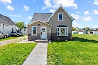 409 11th St, Belle Plaine, IA 52208