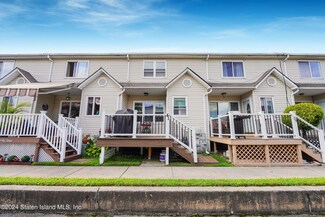 41 Sandy Ln, Staten Island, NY 10307