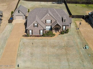 4464 Bakersfield Dr, Nesbit, MS 38651