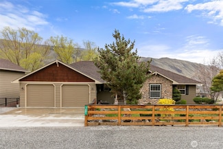 7491 Pot o Gold Ln, Wenatchee, WA 98801