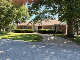 10131 W 84th St, Overland Park, KS 66212