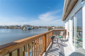 205 Lake Dr, Virginia Beach, VA 23451