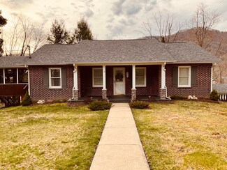 320 Cherokee Ave W, Big Stone Gap, VA 24219