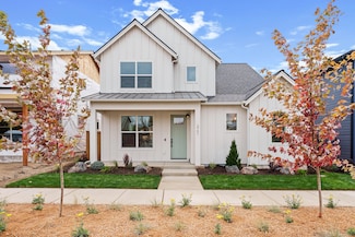 2761 NE Rainier Dr Unit Lot 32, Bend, OR 97701