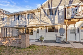 7672 13th St N, Saint Paul, MN 55128