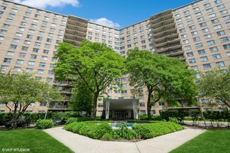 7033 N Kedzie Ave Unit 706, Chicago, IL 60645