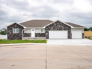 5305 18th Avenue Place, Kearney, NE 68845