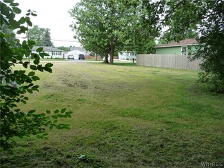5867 Elmhurst Rd, Lake View, NY 14085