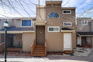 3336 Windermere Dr, Saw Creek, PA 18324