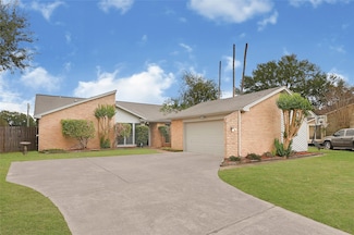 8726 Wildforest Dr, Houston, TX 77088