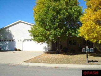 60 E Ottawa St, Le Center, MN 56057