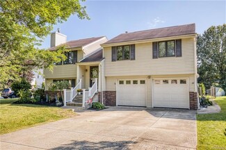 8 Greengage Cir, East Amherst, NY 14051