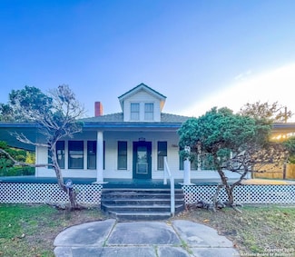 911 N Madison Ave, Beeville, TX 78102