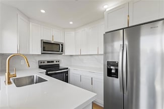 6225 NW 171st St, Hialeah, FL 33015