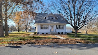 143 S State St, Franklin Grove, IL 61031