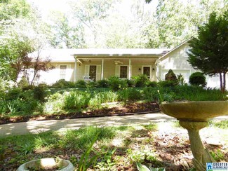 573 Red Valley Cir, Remlap, AL 35133