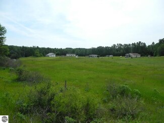 . E Pobuda Rd, Suttons Bay, MI 49682