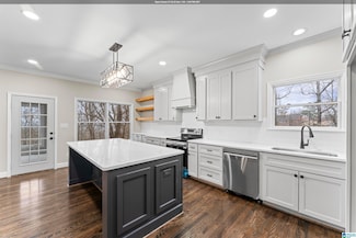1010 Crest Rd, Leeds, AL 35094