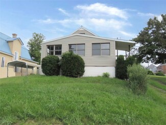 913 Orchard Ave, Scottdale, PA 15683