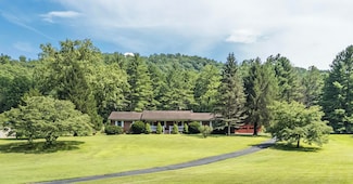961 Bolars Draft Rd, Warm Springs, VA 24484