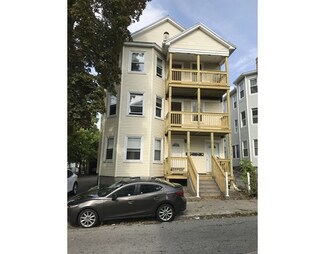 3 Chrome St, Worcester, MA 01604