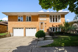6822 N Minnetonka Ave, Chicago, IL 60646