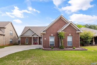 11 Nandina Ln SW, Huntsville, AL 35824