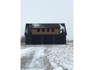 3598 E South Range Rd, New Springfield, OH 44443