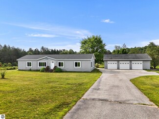 2518 W 32 Rd, Boon, MI 49618