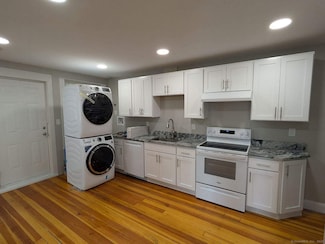 171 School St Unit 2E, Bristol, CT 06010