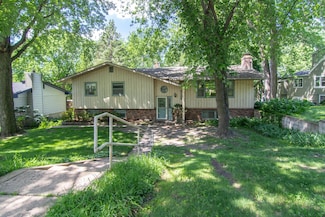 3135 Woodbridge St, Saint Paul, MN 55126