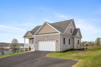 6903 Doral Dr, Fairlawn, VA 24141