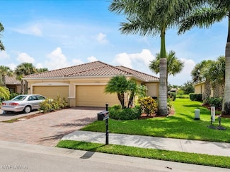 14488 Grapevine Dr, Naples, FL 34114